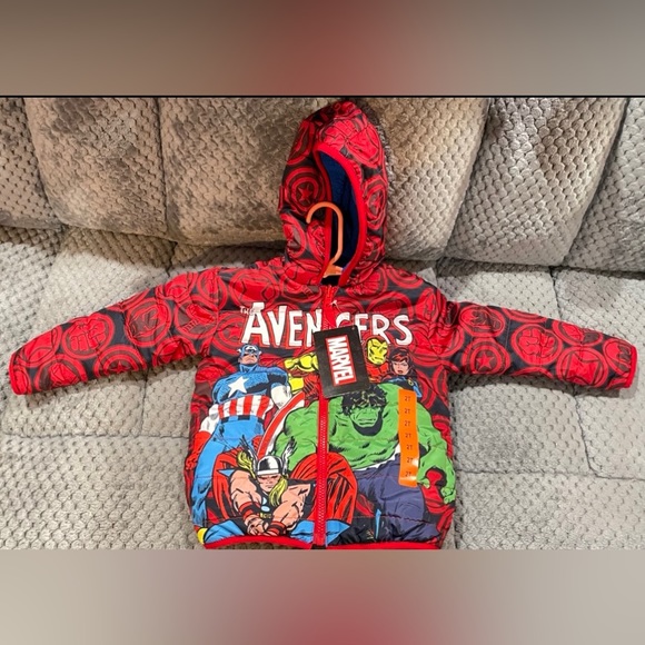 Reversible Marvel Jacket, very nice and warm - Picture 7 of 9